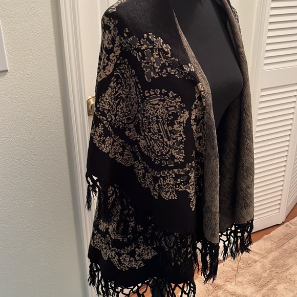 Warm two layer OS shawl - Picture 6 of 6